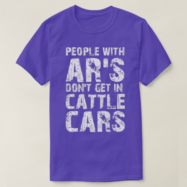Camiseta Pessoas com AR não chegam em carros de gado (nas c (Frente do Design)