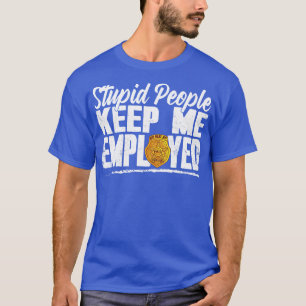 Camiseta Pessoas Estúpidas Me Mantêm Empregada Engraçada Es