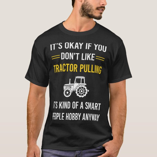 Camiseta Pessoas Inteligentes Puxando Trator (Frente)