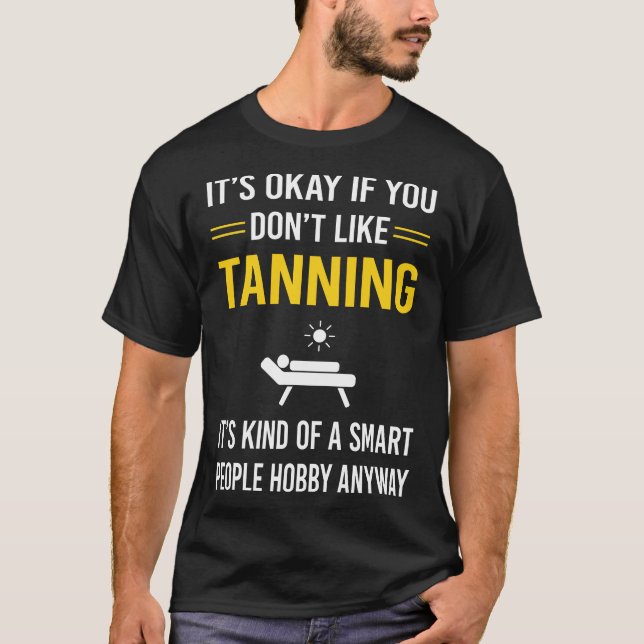 Camiseta Pessoas inteligentes tomando banho de sol (Frente)