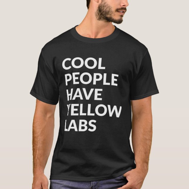 Camiseta Pessoas legal têm Cachorro Amarelo de Laboratórios (Frente)