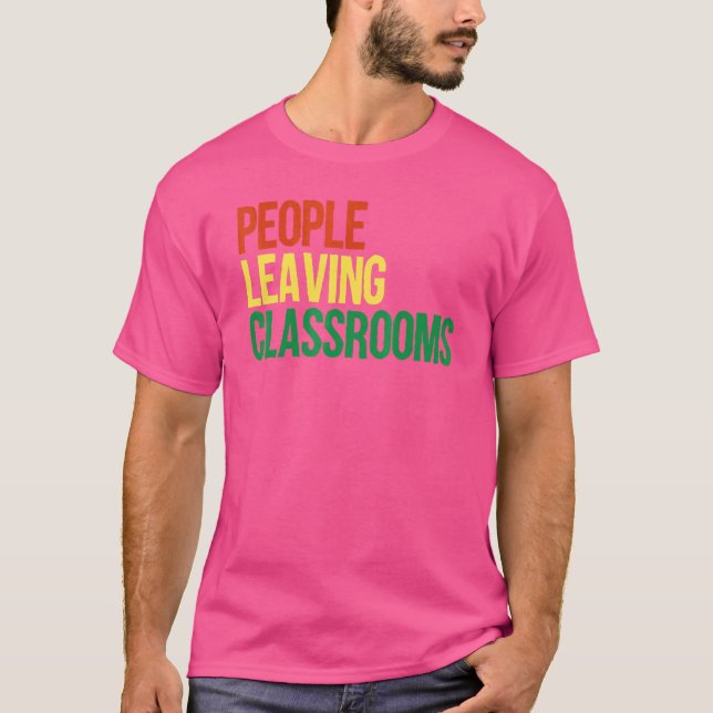 Camiseta Pessoas Saindo das Salas de Aula Plc 5 (Frente)