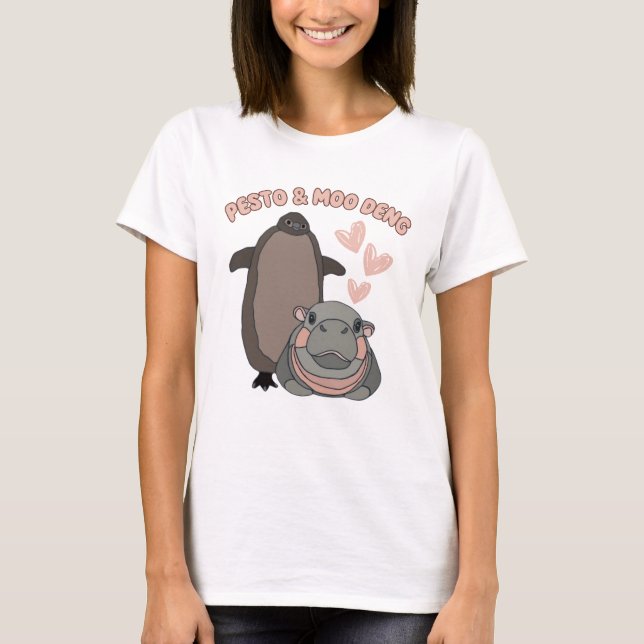 Camiseta Pesto E Moo Deng Penguin E Hippo Engraçados (Frente)