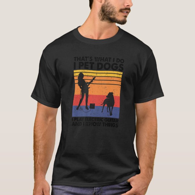 Camiseta Pet Cães Eu Toco Violão Elétrico E Sei Coisas (Frente)