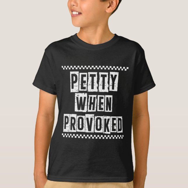 Camiseta Petty When Provoked Sarcastic Quote Work Saying Sn (Frente)