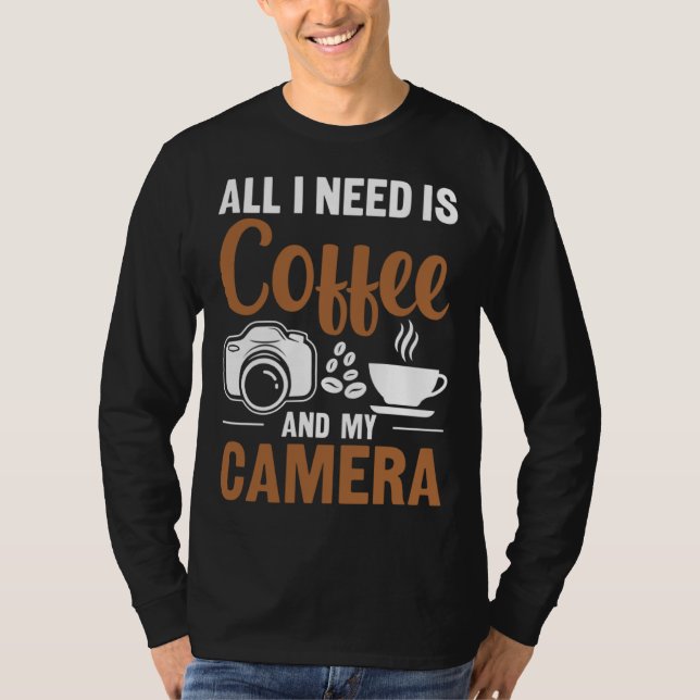 Camiseta Photographer Coffee Pic All I need is Coffee and m (Frente)