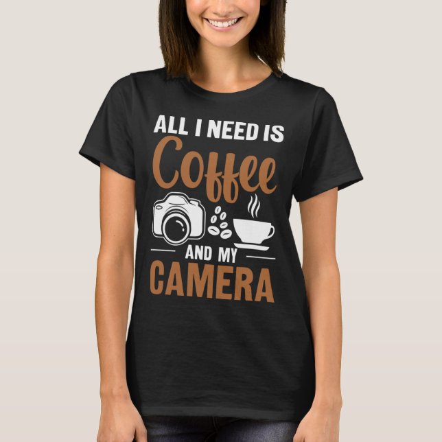 Camiseta Photographer Coffee Pic All I need is Coffee and m (Frente)