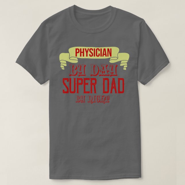 Camiseta Physician by day  (Frente do Design)