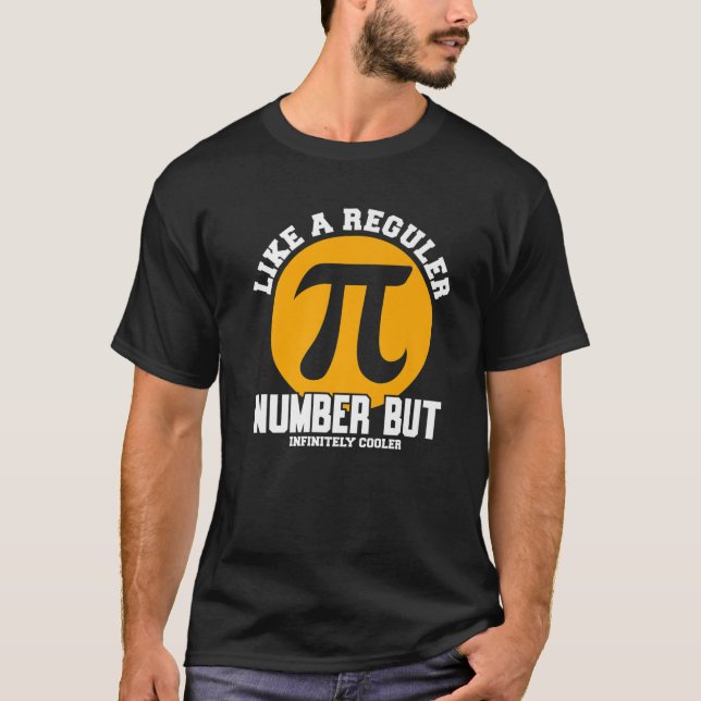 Camiseta Pi Como Um Número Normal, Mas Infinitamente Mais F (Frente)