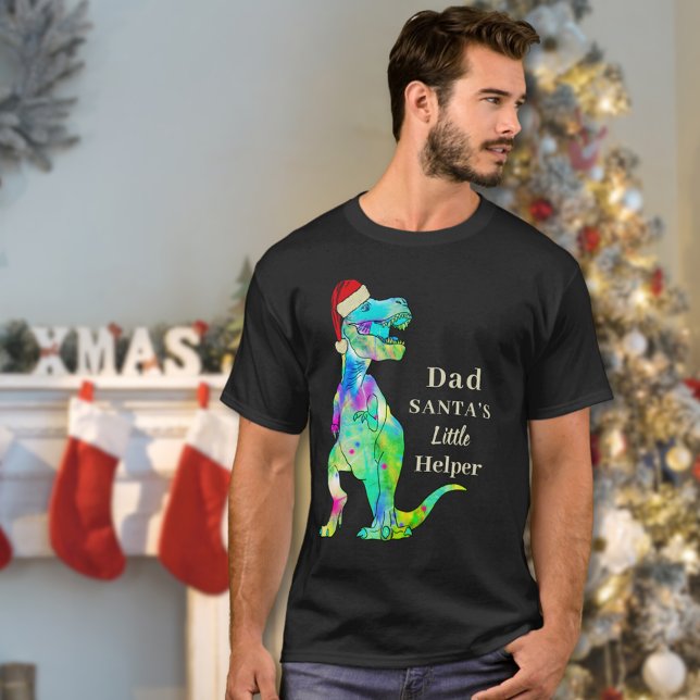 Camiseta Piada de Pai de Dinossauro Engraçado (Funny Christmas dinosaur dad joke T-Shirt Santas little helper T-Rex wearing a Santa hat)
