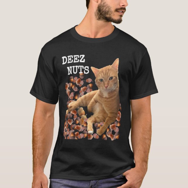 Camiseta piada DEEZ NUTS com Gato e Bolotas (Frente)