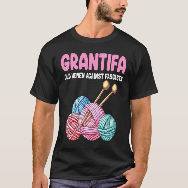 Camiseta Piada Familiar Grantifa Mulheres Velhinhas Contra  (Frente)