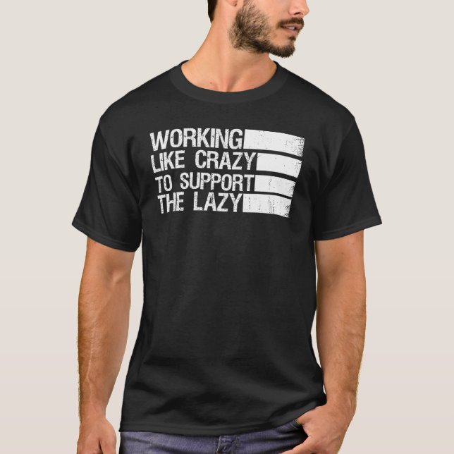 Camiseta Piada Que Trabalha Como Louca Para Apoiar O Retro  (Frente)