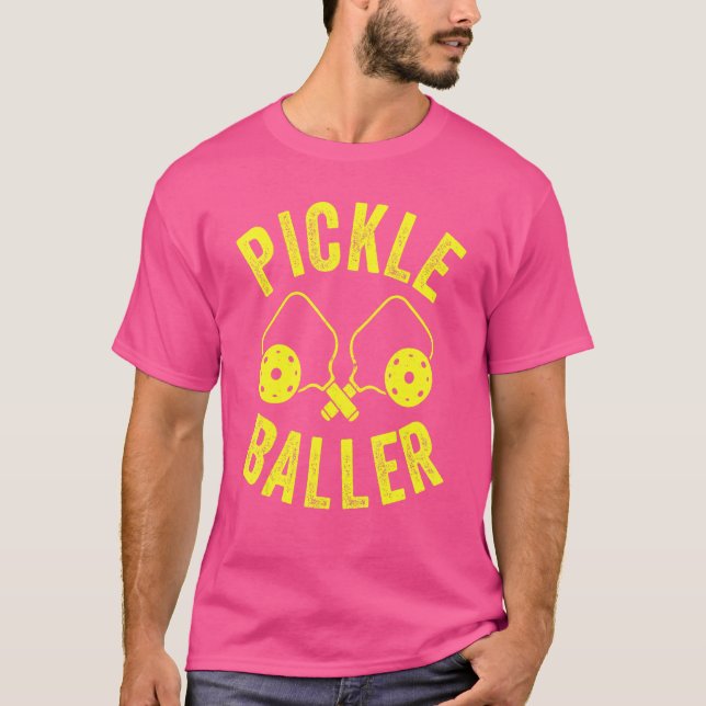 Camiseta Pickleball em Rackets de Chamada de picles Retro V (Frente)