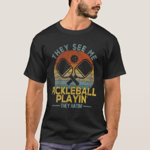 Camiseta Pickleball Engraçado Jogando Pickleball Paddle Ret