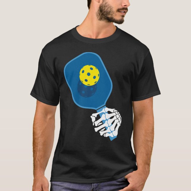 Camiseta Pickleball: Mão de Skeleton segurando rem (Frente)