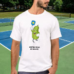 Camiseta Picles Engraçado Reproduzindo Texto Personalizado<br><div class="desc">A camisa perfeita para um fanático de picleball. Design apresenta um picles jogando picleball. Adicionar texto personalizado para personalizar ou excluir.</div>