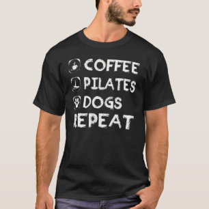 Camiseta Pilates de Café Cachorros Repita Ioga Treino de Fi