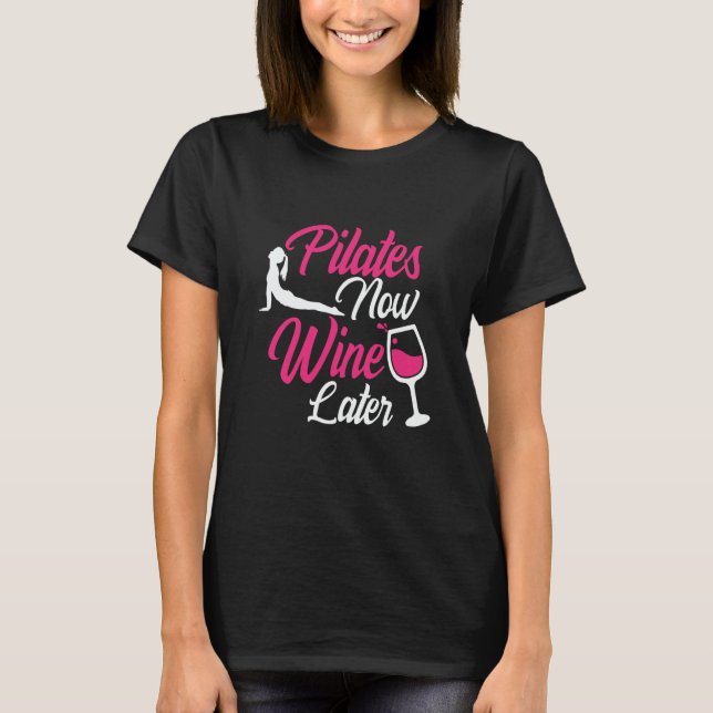 Camiseta Pilates Now Wine Later Drinking Drinker Sayings (Frente)