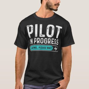 Camiseta Piloto em andamento Aguarde Piloto de Aviação Engr