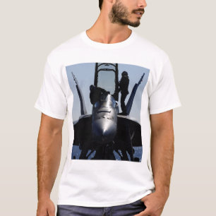 Camiseta Pilotos realizam uma inspeção antes do voo