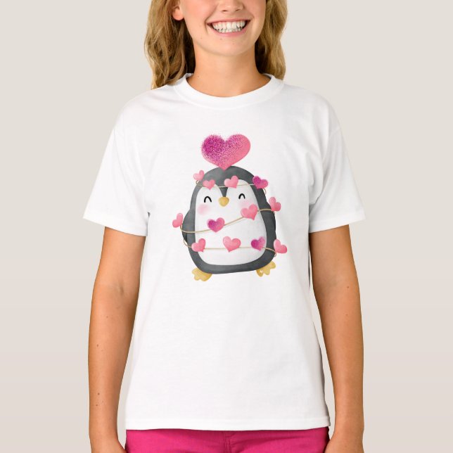 Camiseta Pinguim bonito embrulhado em t-shirt de amor (Frente)