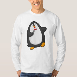 Camiseta Pinguim cantando com microfone e gravata