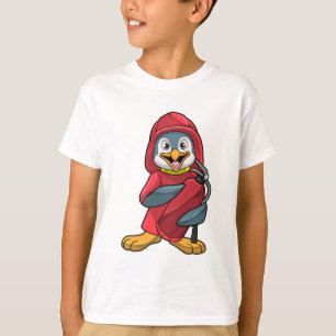 Camiseta Pinguim como Bombeiro com Extinguista