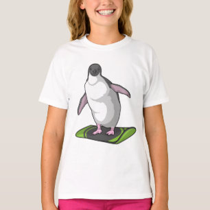 Camiseta Pinguim como Pranchador com Prancha de Neve