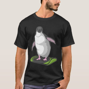 Camiseta Pinguim como Snowboarder com Snowboard