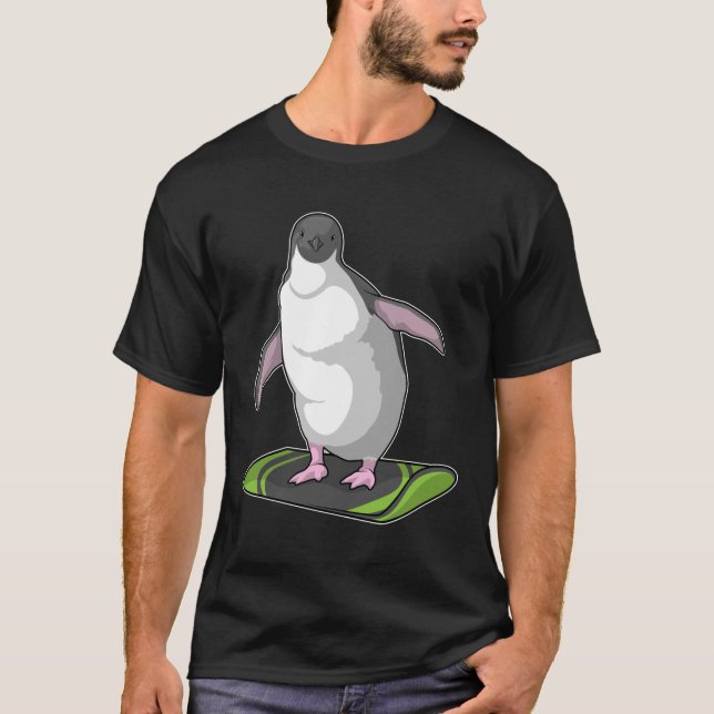 Camiseta Pinguim como Snowboarder com Snowboard (Frente)