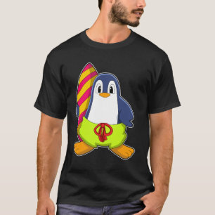Camiseta Pinguim como Surfer com Surfboard