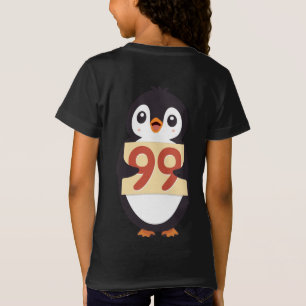 Camiseta Pinguim fofo segurando um cartaz com o número 99 n