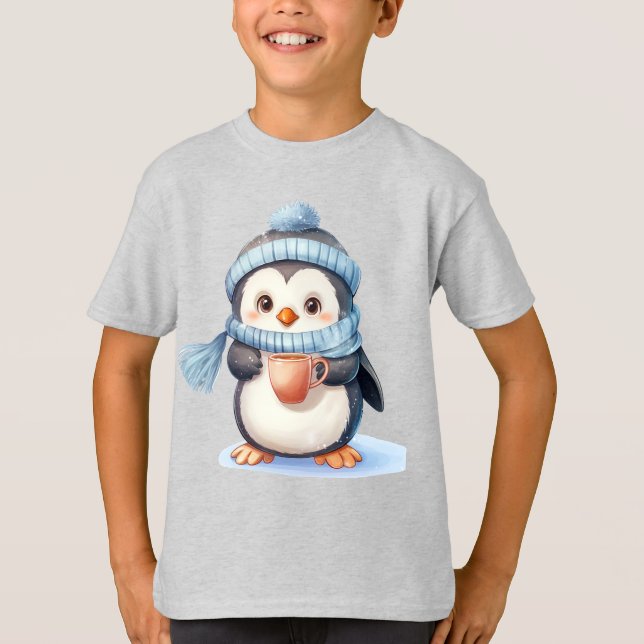 Camiseta Pinguim giro com roupa de inverno e taça (Frente)