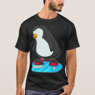 Camiseta Pinguim no patinagem de gelo com skates de gelo