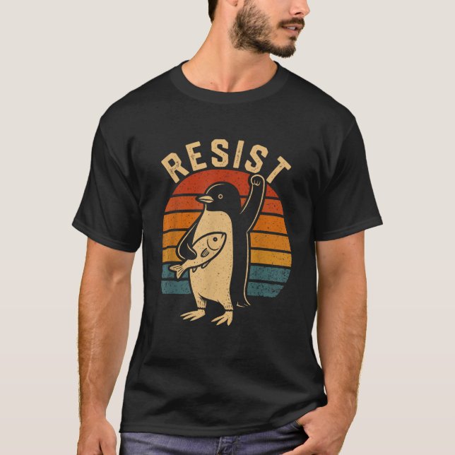 Camiseta Pinguim resiste aos pinguins protestando contra ta (Frente)