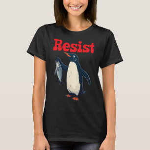 Camiseta Pinguim Resistente Segurando Peixe Protesto Gráfic