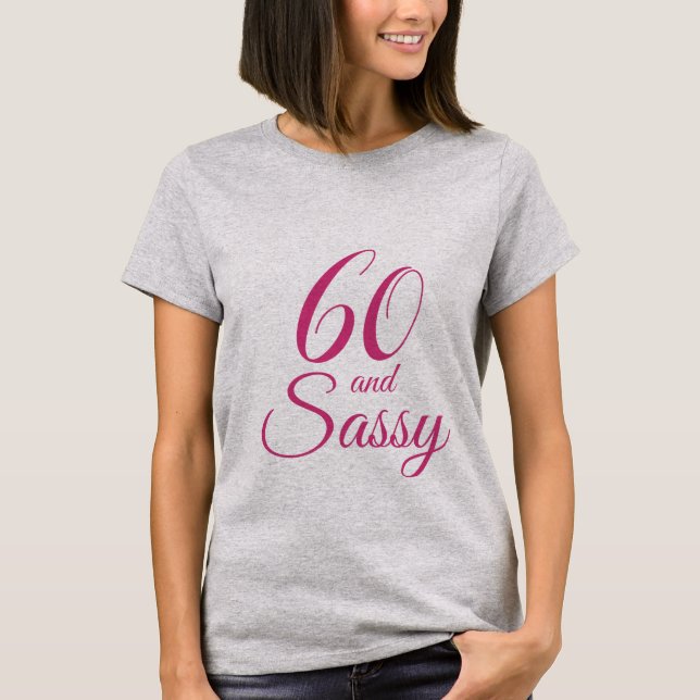 Camiseta Pink 60 e Presente de Aniversário Sassy (Frente)