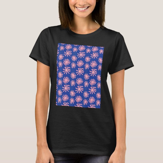 Camiseta Pink Warped Daisy Wavy Flower Pattern on Cobalt Bl (Frente)