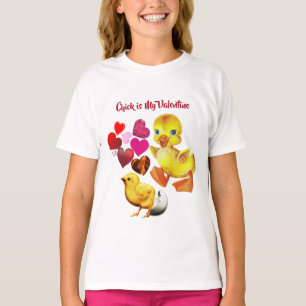 Camiseta Pintinho é meu Namorados varrendo corações lindas