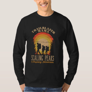 Camiseta Pioneira Mamãe Escalando Picos e Inspirando Aventu