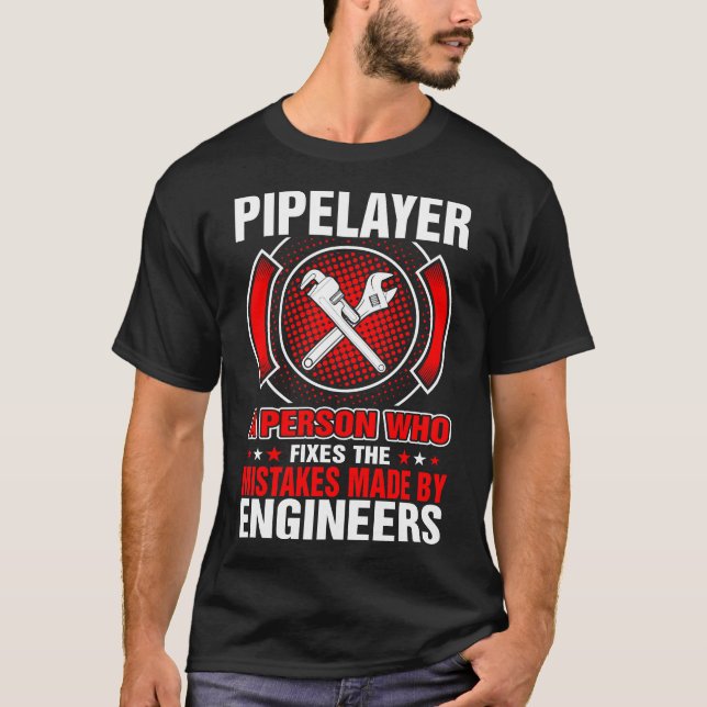 Camiseta Pipelayer Corrige Erros Por Engenheiros (Frente)