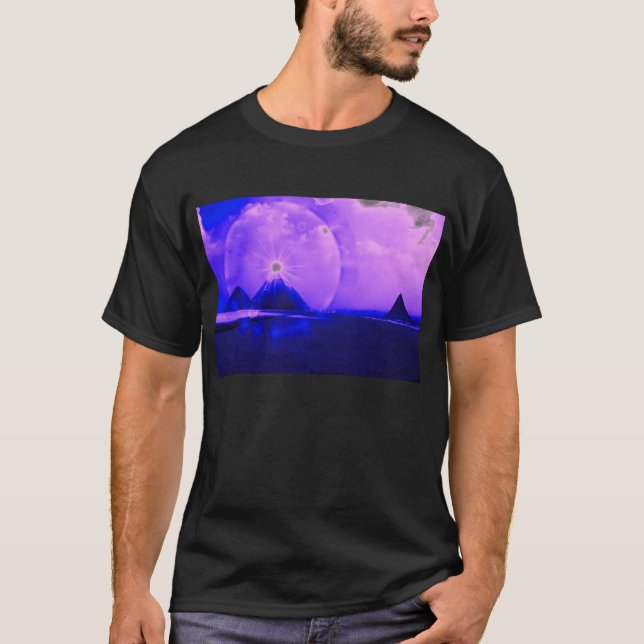 Camiseta Pirâmide iluminada (Frente)