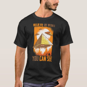Camiseta Pirâmides Acreditam No Que Vocês Podem Ver Aliens