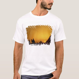 Camiseta Pirâmides Excelentes de Giza, Egito no pôr do so