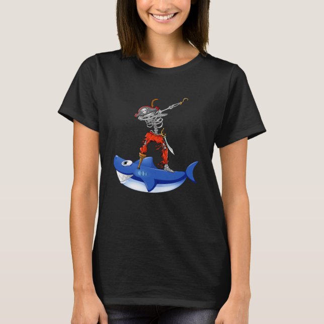 Camiseta Pirata Engraçada Dabbing Shark Jolly Roger Shark (Frente)