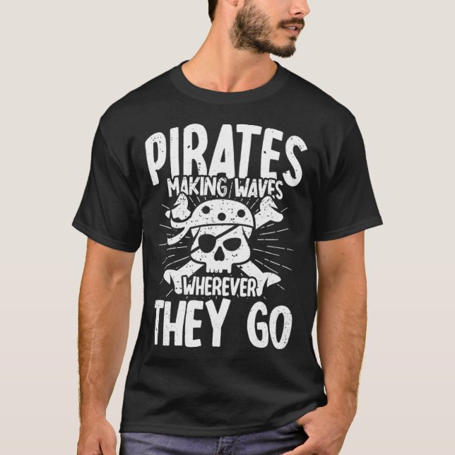 Camiseta Pirata Pirata Fazer Onda Crossbones Freebooter (Frente)