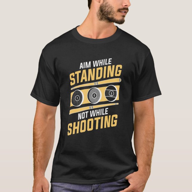 Camiseta Piscina Billiard Aim enquanto não estiver em pé (Frente)