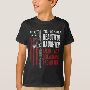 Camiseta Pistola da Filha Pá Álibi - Piada Divertida de Mãe