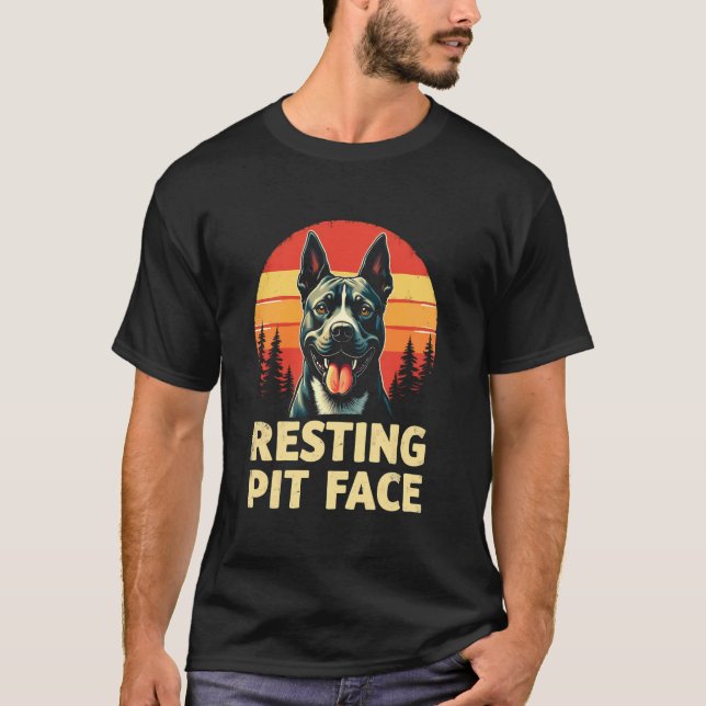 Camiseta Pit Bull Alegre e Engraçado - Rosto de Pit Relaxad (Frente)